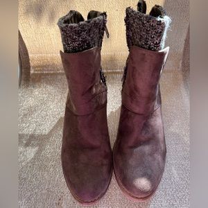 Muk Luks Brown/Gray Faux Suede
Heeled Ankle Boots size 9